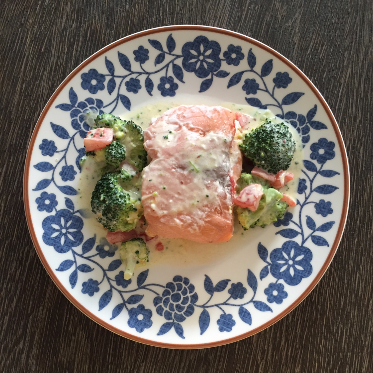 Zalmpakje met broccoli en tomaat